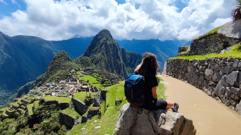 Sacred Valley to Machu Picchu And Rainbow Mountain Tour Package (3 Days) - 69explorer